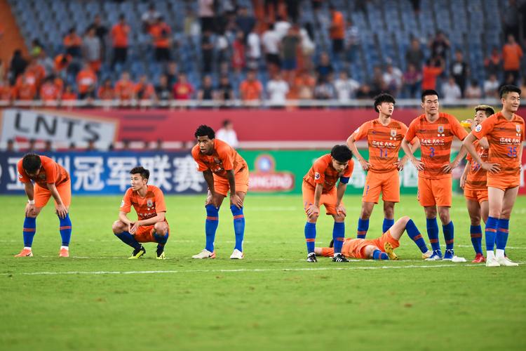 Phi Vụ Nữ Quyền